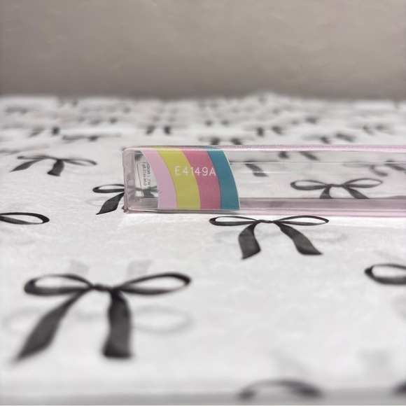 🍦 KimChi Chic Beauty — Y.U.M. “Your Unicorn Mouth” Lip Liner in Vanilla Bean - Picture 3 of 6